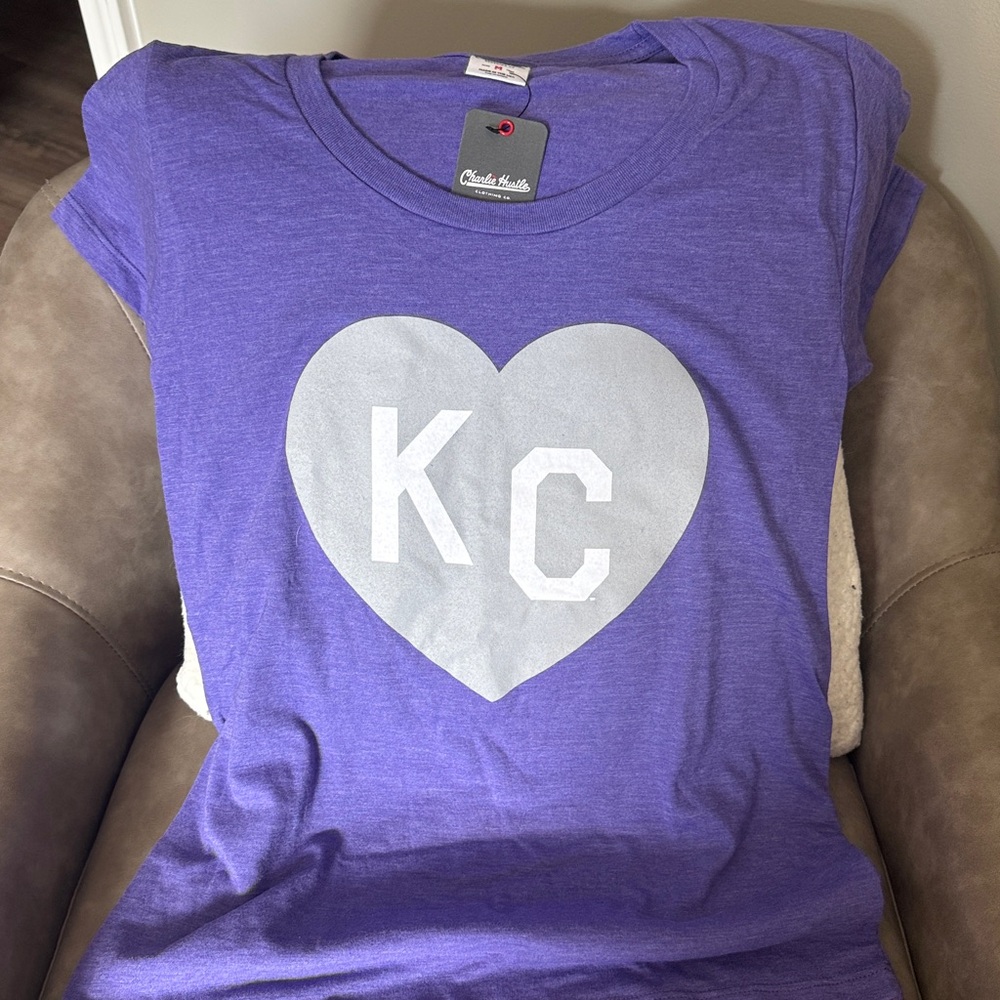 New with tags- Charlie Hustle Kansas State Wildcats Purple Kc Tshirt Size M